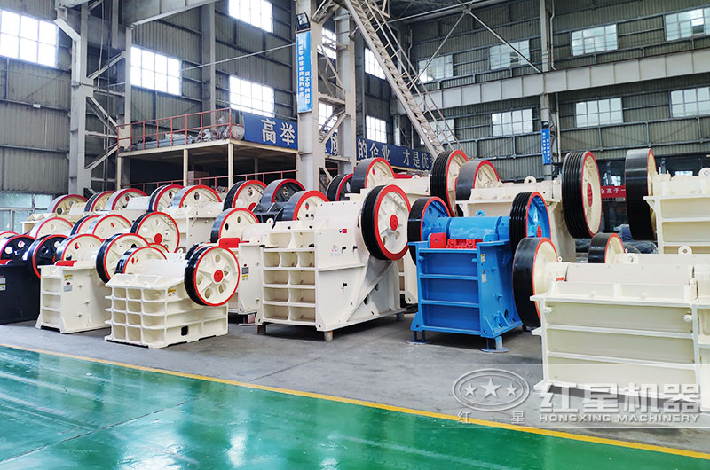 鄂式破碎機(jī)實(shí)拍，粗碎力度強(qiáng)